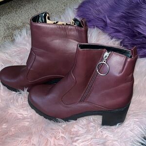 Burgundy zip up boot